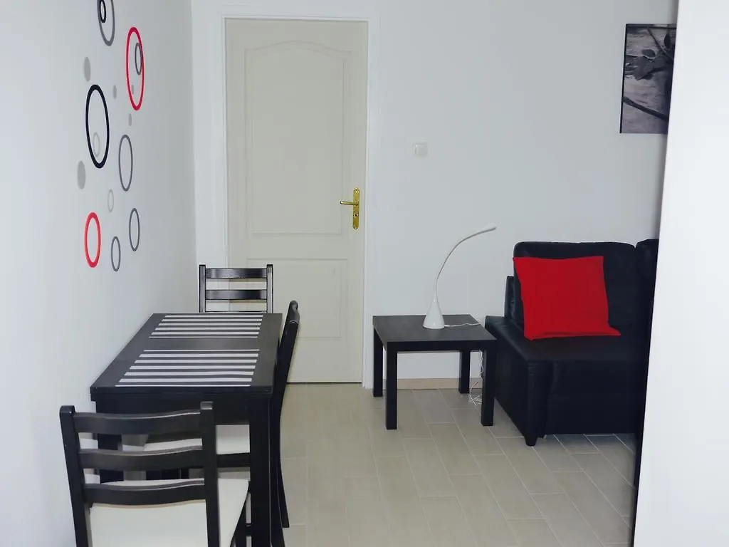 Inner-City Flat Budapest 0*,
